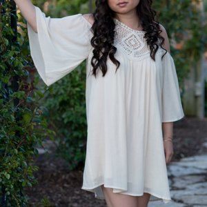 Illa Illa Cream Lace Flowy Dress